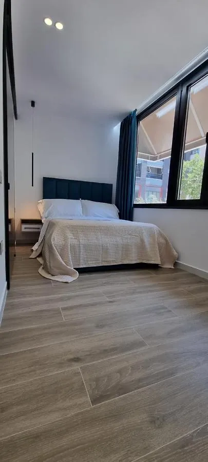 Deluxe Apartment Bllok Tirana 0*,