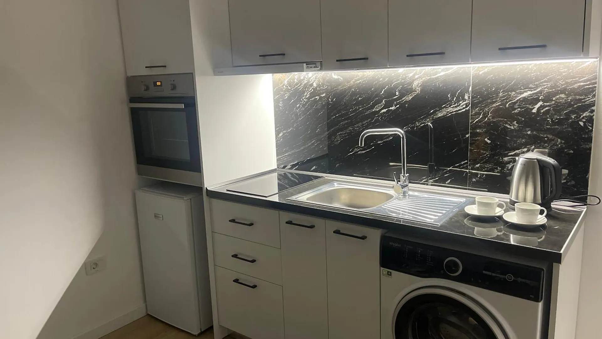 Deluxe Apartment Bllok Tirana